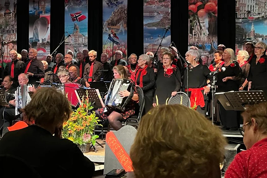 Meezingen met Hoekse Tranentrekkers