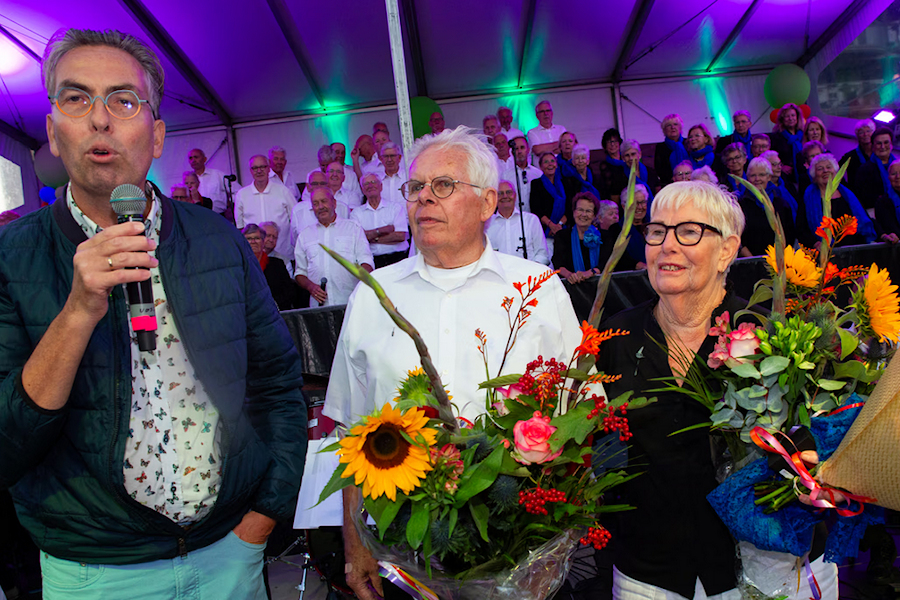 Hoek van Holland-speld voor Ria en Ton Bruggeling